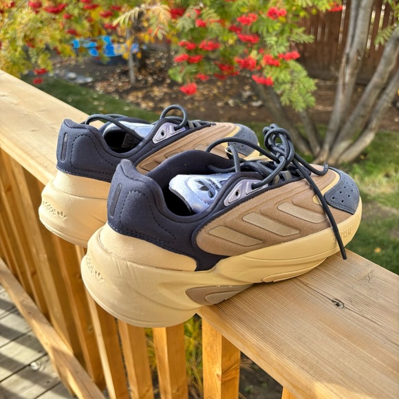 BRAND NEW ADIDAS Originals Ozelia Womens US 7 - Picture 5 of 6